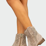 Veronika tyylikkäät rei'itetyt saapikkaat vetoketjulla