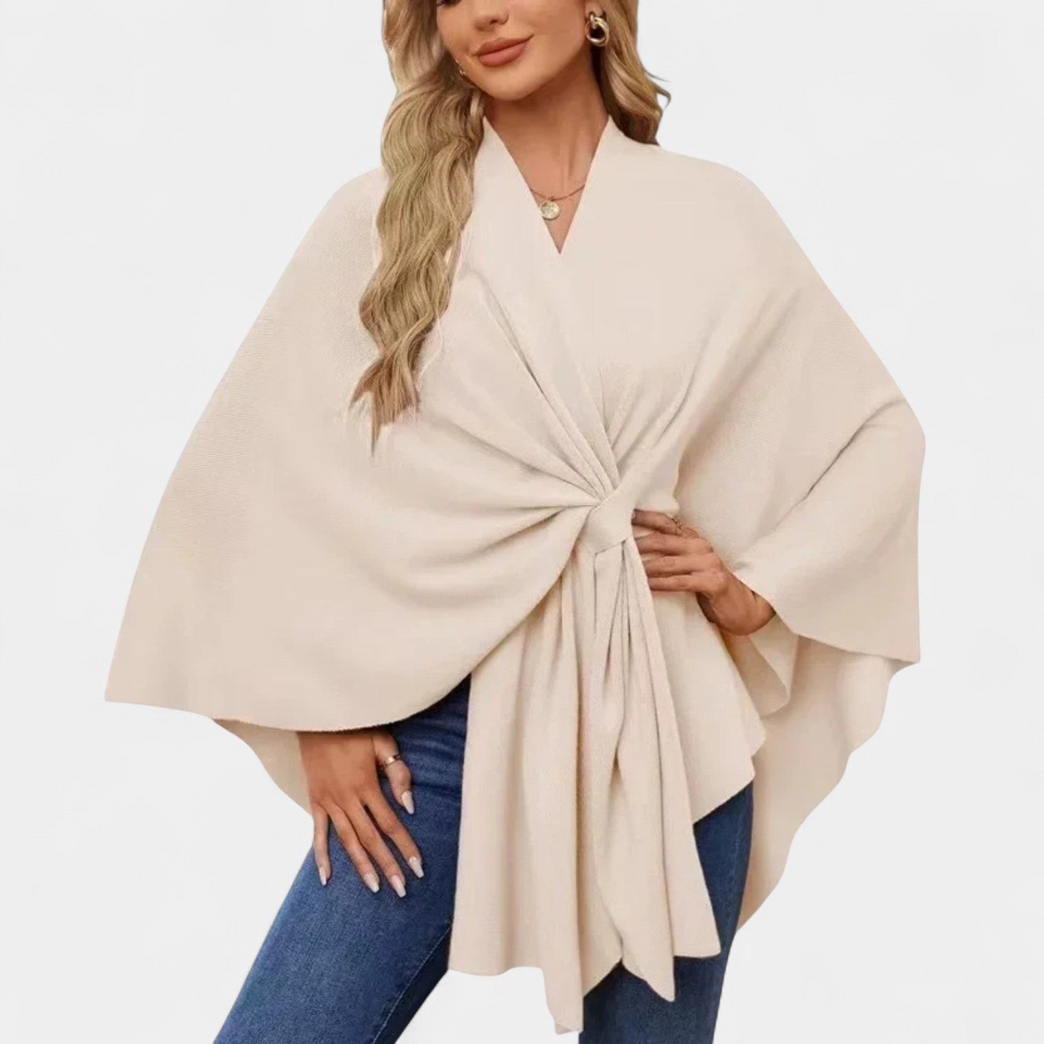 Daniela – Elegantti hulmuava ponchoneule solmulla
