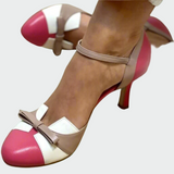 Karolínan ylelliset satiini-iltakengät rusetilla