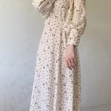 Leena – kuvioitu sifonkimekko pystykauluksella