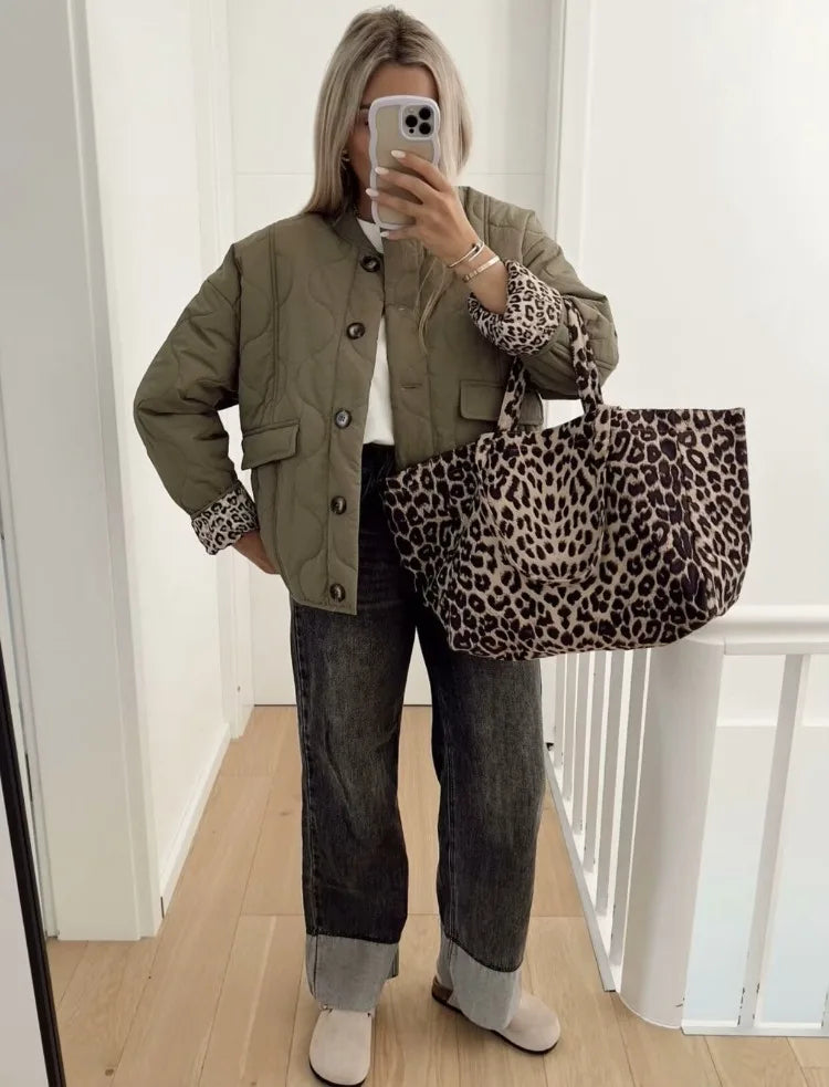 Marja – tikattu takki leopardivuorella