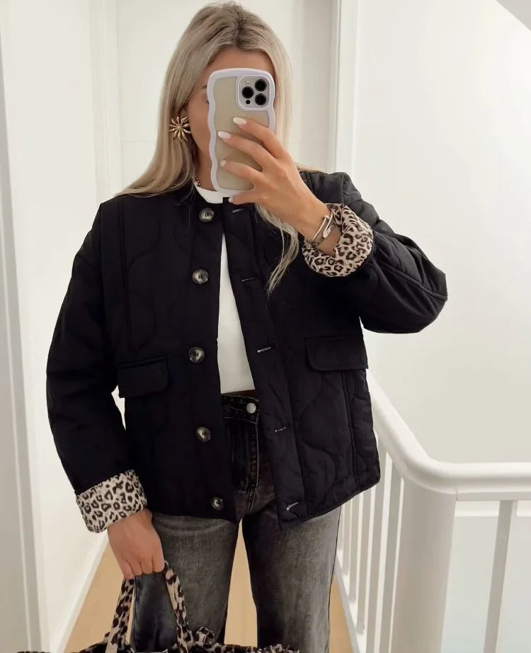 Marja – tikattu takki leopardivuorella