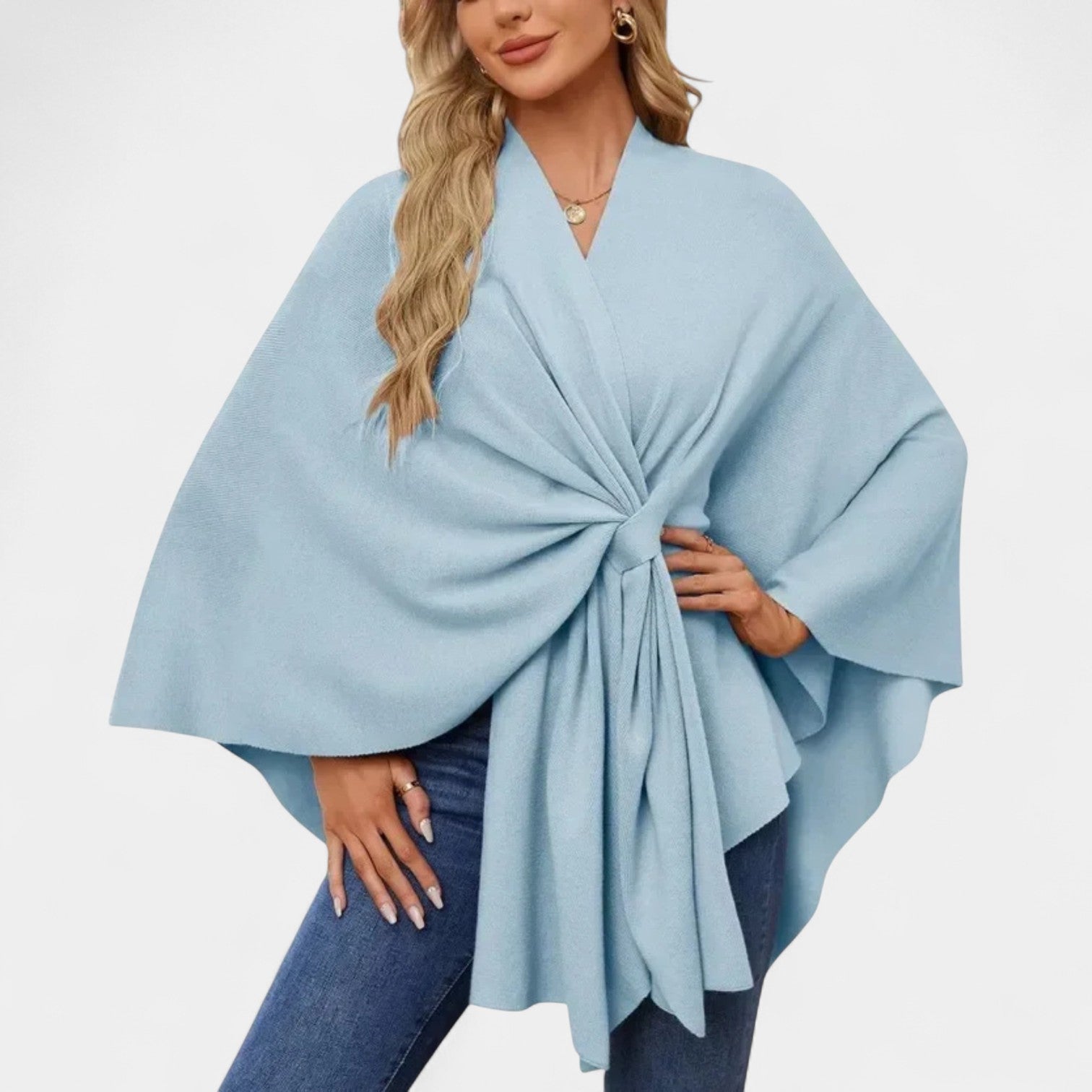 Daniela – Elegantti hulmuava ponchoneule solmulla