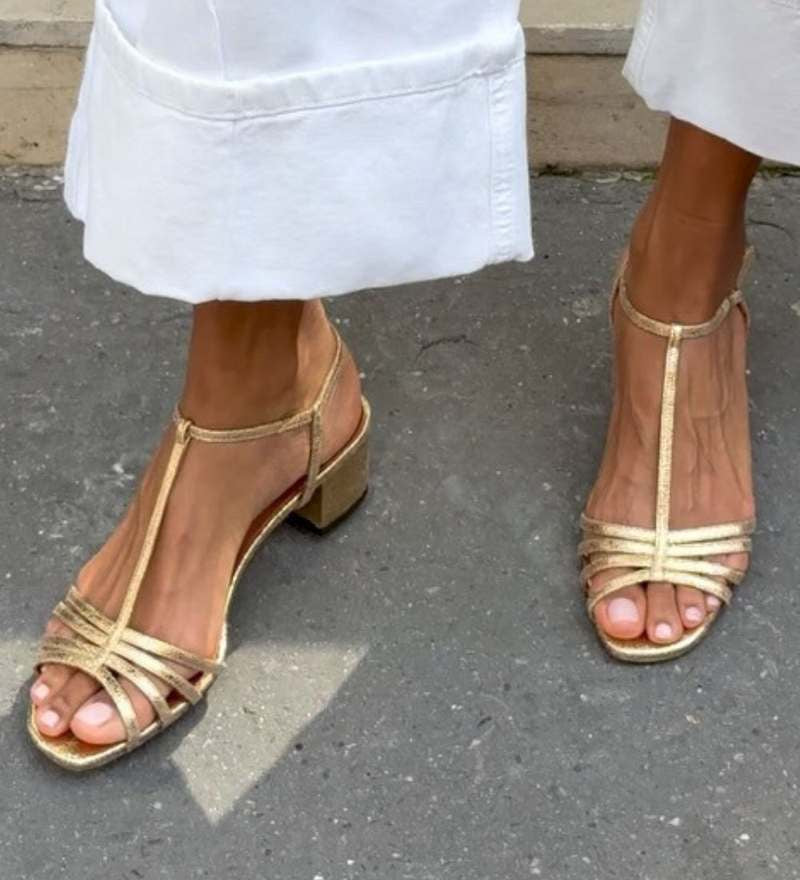 Allegra | Kultaiset sandaalit jokapäiväiseen eleganssiin