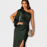 Julie – eleganttiset mekot hienostuneella tavalla