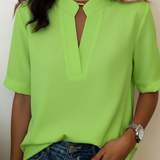 Margaux | Chic Blouse V-kauluksella ja Kultaisella Yksityiskohdalla