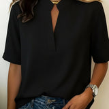 Margaux | Chic Blouse V-kauluksella ja Kultaisella Yksityiskohdalla