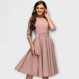 Eleganttinen Swing-mekko