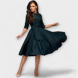 Eleganttinen Swing-mekko