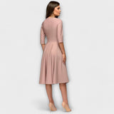 Eleganttinen Swing-mekko