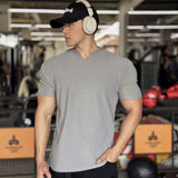Tomáš – Miesten arkipäivän V-pääntien T-paita