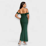 Ione - Olkapäät paljaana oleva bodycon-mekko röyhelöllä