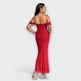 Ione - Olkapäät paljaana oleva bodycon-mekko röyhelöllä