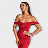 Ione - Olkapäät paljaana oleva bodycon-mekko röyhelöllä
