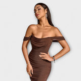 Ione - Olkapäät paljaana oleva bodycon-mekko röyhelöllä