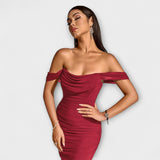 Ione - Olkapäät paljaana oleva bodycon-mekko röyhelöllä