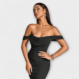 Ione - Olkapäät paljaana oleva bodycon-mekko röyhelöllä