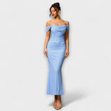 Ione - Olkapäät paljaana oleva bodycon-mekko röyhelöllä