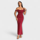 Ione - Olkapäät paljaana oleva bodycon-mekko röyhelöllä