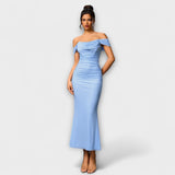 Ione - Olkapäät paljaana oleva bodycon-mekko röyhelöllä