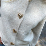 Nuppu – pehmeä neuletakki sydännapeilla