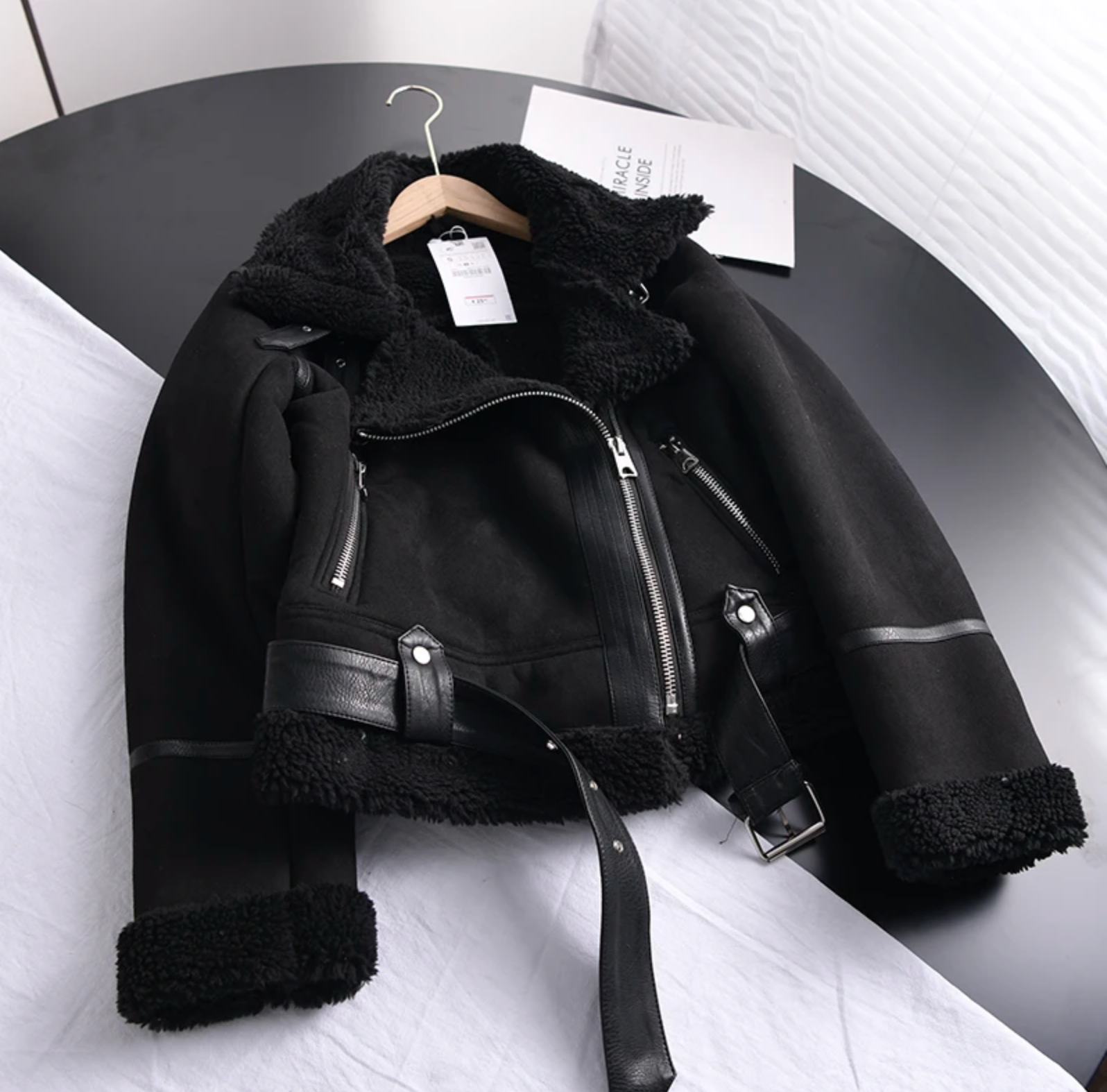 Meira – klassinen nahkatakki vetoketjulla