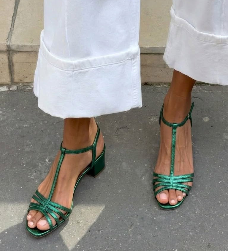 Allegra | Kultaiset sandaalit jokapäiväiseen eleganssiin