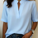 Margaux | Chic Blouse V-kauluksella ja Kultaisella Yksityiskohdalla