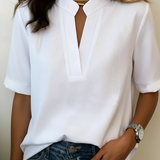 Margaux | Chic Blouse V-kauluksella ja Kultaisella Yksityiskohdalla
