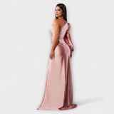 Julie – eleganttiset mekot hienostuneella tavalla