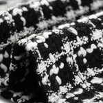 Kahden osan setti: ruudullinen tweed-bleiseri ja minihame
