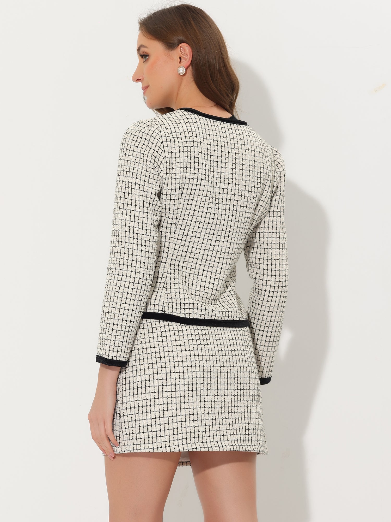 Kahden osan setti: ruudullinen tweed-bleiseri ja minihame
