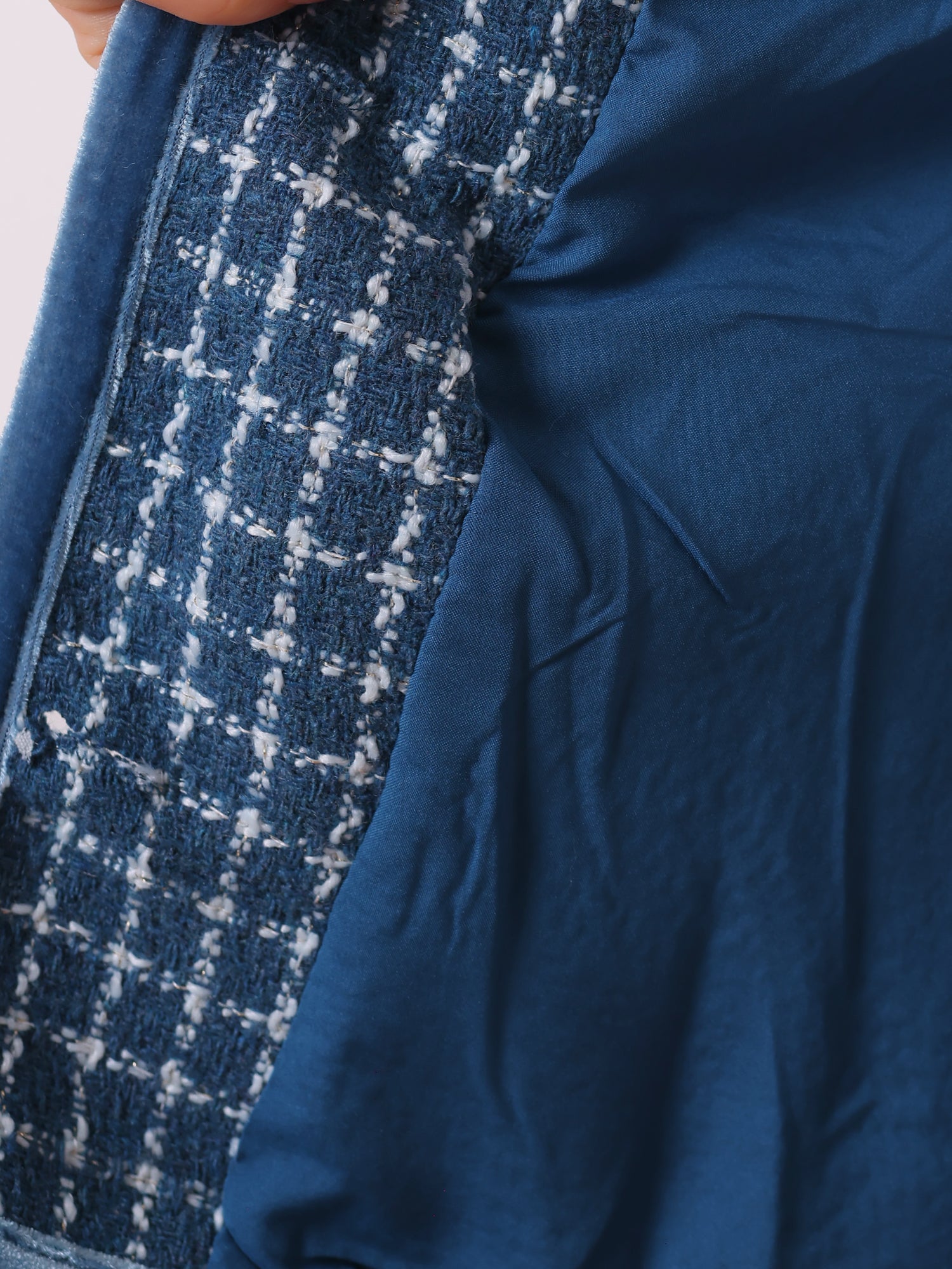 Kahden osan setti: ruudullinen tweed-bleiseri ja minihame