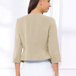 Kaulukseton peplum-jakku 3/4-hihoilla